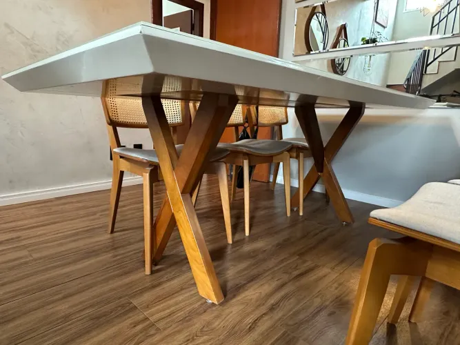 Mesa retangular laqueada 