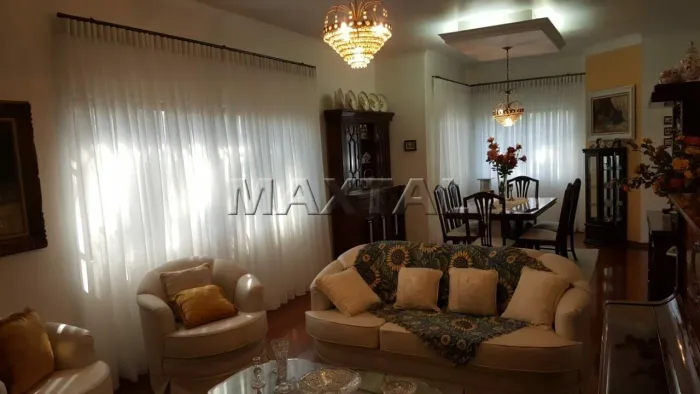 Casa para locação com 4 suítes , 6 banheiros ,4 vagas cobertas e 6 descobertas na Vila Alb