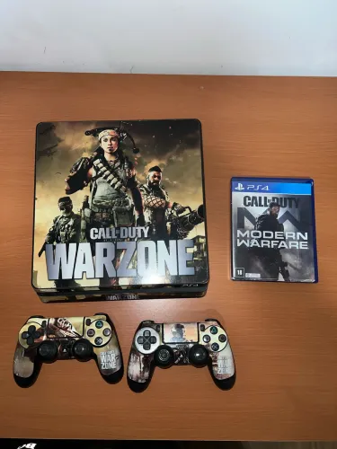 PS4 SLIM 1TB 2 CONTROLES COM PELÍCULA PROTETORA CALL OF DUTY