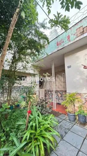 EXCELENTE CASA DE 3 QUARTOS NO BAIRRO SAGRADA FAMÍLIA