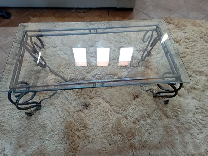 Mesinha de centro de vidro com estrutura de ferro 1,10 x 60 