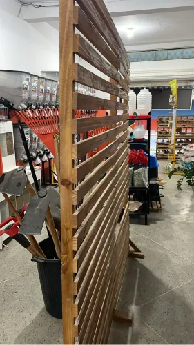PRATELEIRA EM PALET PARA PLANTAS.