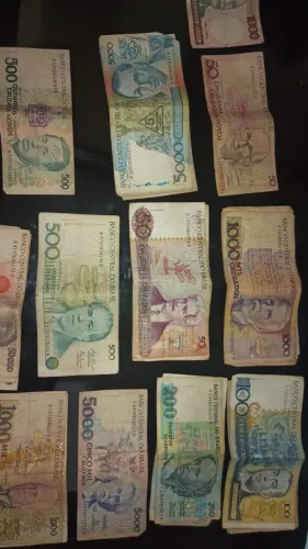 Notas antigas ; dependendo do valor tenho muitas 
