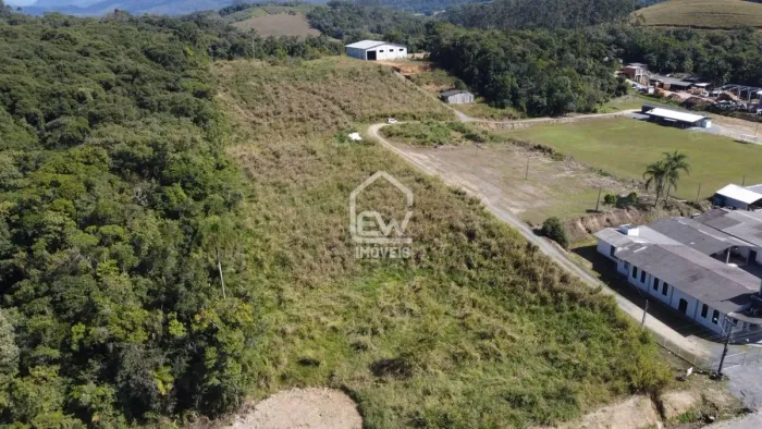 Terreno com Frente Para a SC - 108, Área Total de 42.372m² em Guaramirim, SC