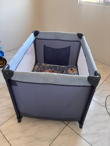 Berço portátil ( chiqueirinho )