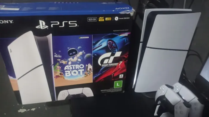 Playstation 5 Slim com 2 controles e base