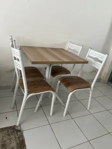 Mesa com 4 lugares