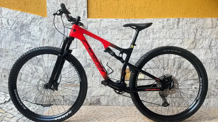 Mountain bike OGGi em carbono full- cattura Sport 2021 quadro 17 - Estado de nova 