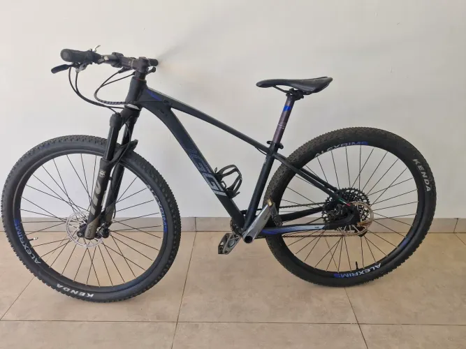 Vendo bicicleta OGGI semi nova