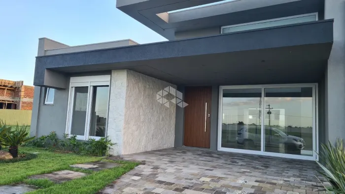 Casa 4 dormitórios/suítes, lavabo, livin em 3 ambientes, térrea nunca habitada no condomín