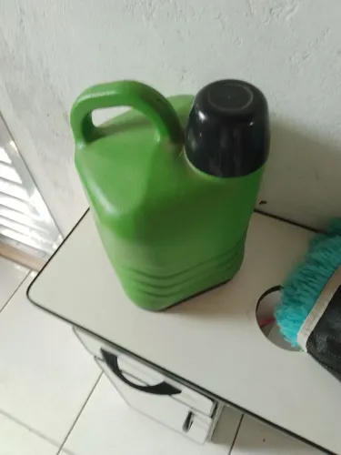 Garrafa térmica nova de 5 litros