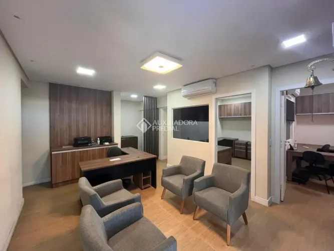 Oportunidade de Sala Comercial à Venda em Campinas | São José (SC). Localização estratégi