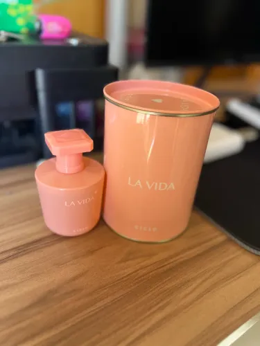 Vende-se perfume Lá Vida