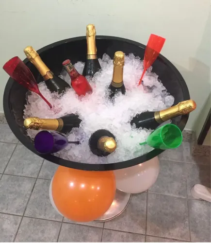 Champanheira de pé