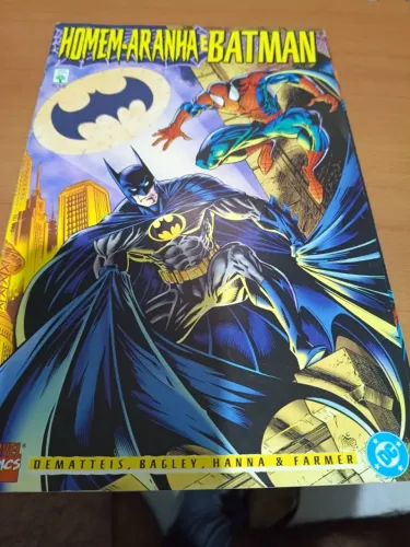 Homem-Aranha e Batman -Abril