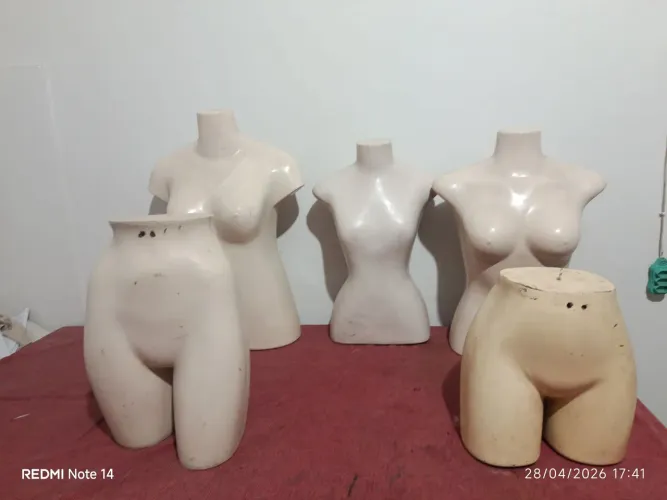 Vendo  esses manequim. 