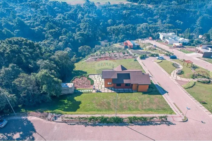 Terreno de 446,09m² | Condomínio Vila Das Columbeas