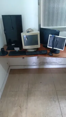 Sucata de TV e monitores e outros - Para desocupar espaço. 