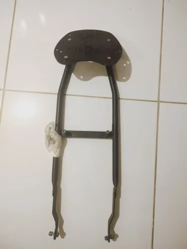 Suporte para baú de moto MT03.