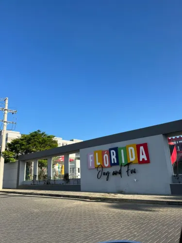 Apartamento para alugar na avenida Artêmia Pires Freitas no quarto andar.