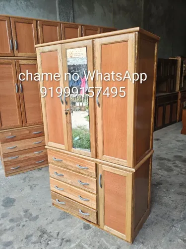 Guarda roupas espelhado de 3 portas novo