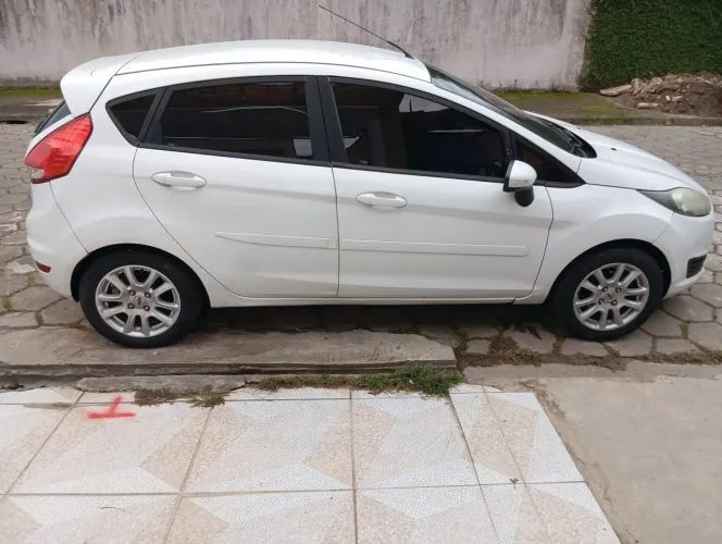 Ford Fiesta 1.5 16V Flex Mec. 5P 2015
