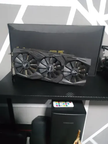 GTX 1070 Asus ROG Strix (Nunca aberta)