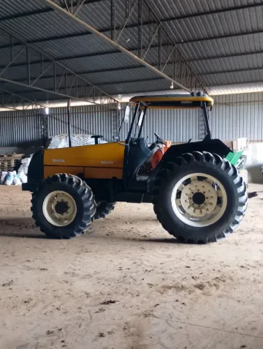 Trator Valtra 110