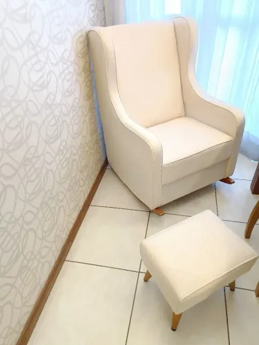 Poltrona de amamentação Gariani Baby com Puff