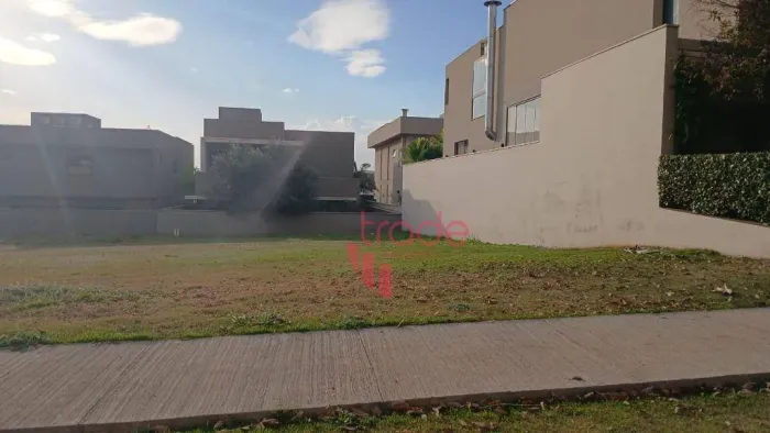 Terreno à Venda em Condomínio Fechado no Bairro Vila do Golf em Ribeirão Preto. Excelente