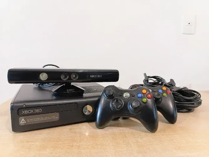 Xbox 360 Slim + Kinect