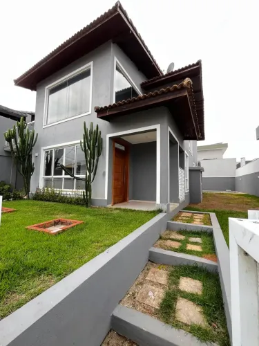Casa a venda em condomínio com 4 Quartos, Vale dos Cristais- Macae/RJ