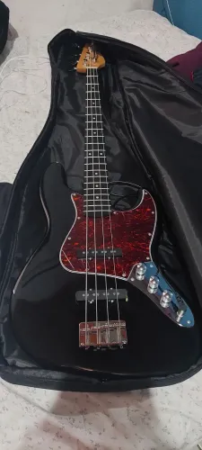 Instrumento musical  baixo 