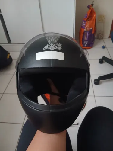 Capacete semi novo