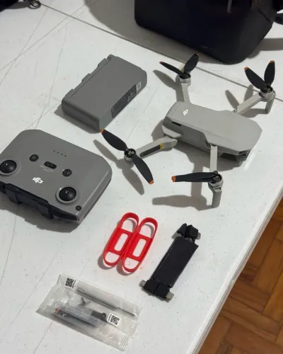 DJI MINI 4K QUIT COM 4 BATERIAS E RADIO CONTROLE