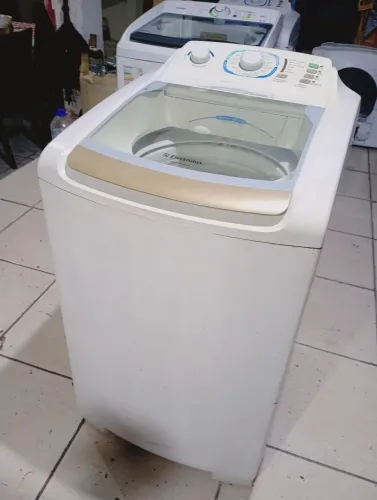 Ótima Eletrolux 220v 10 kilos