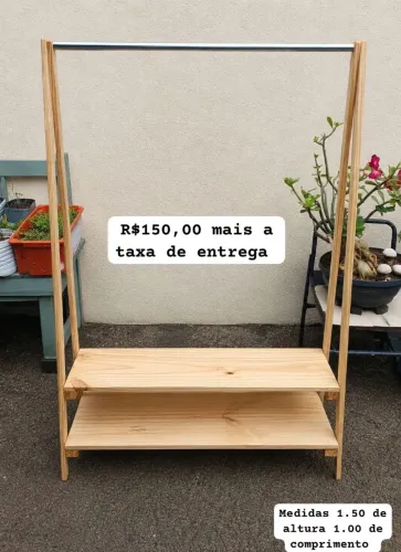 Arara para roupas e sapatos em madeiras!