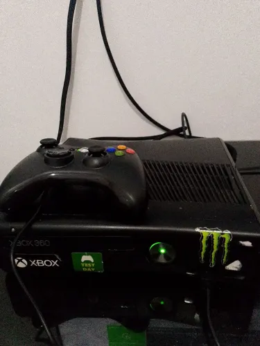 Vendo Xbox 360 slim desbloqueado 