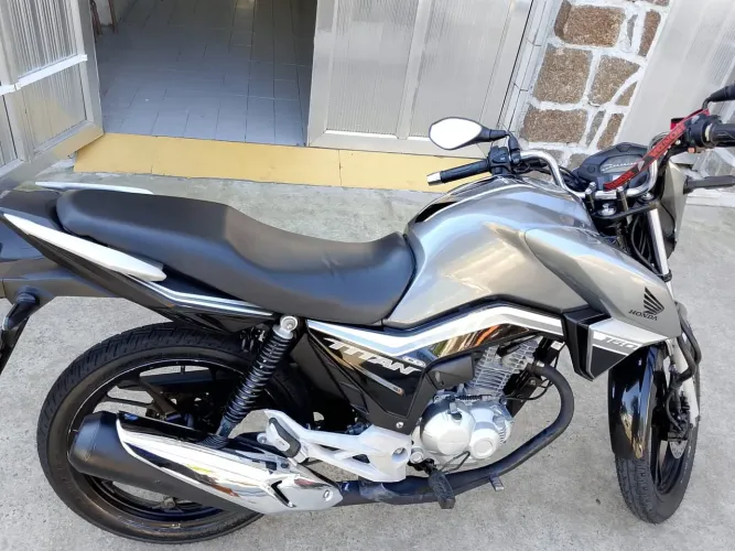 Honda CG Titán em boas condições