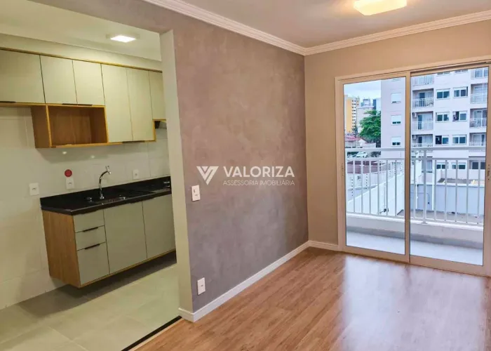 Apartamento com sacada, com 2 dormitórios para alugar no Condomínio Torres di Vicenza