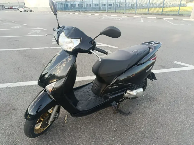 Honda Lead automática PARCELO NO CARTÃO