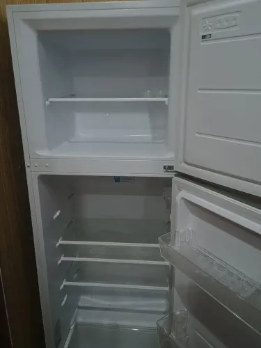 Vende-se uma geladeira nova