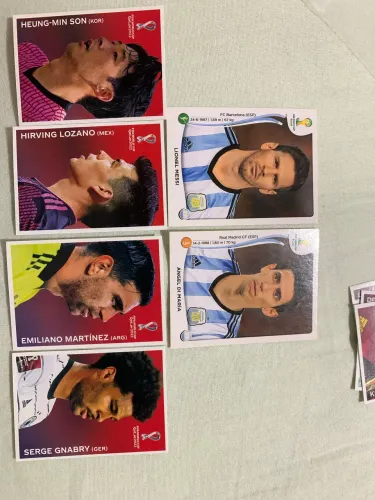 Figurinha copa 2022 Messi e Di Maria