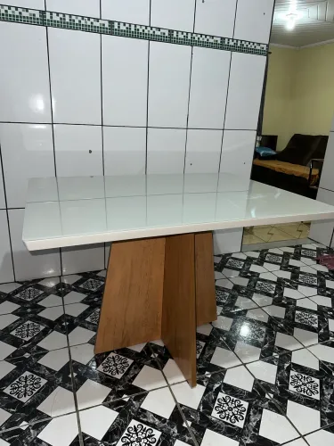 Mesa 1.20x90 acompanha 4 cadeiras 