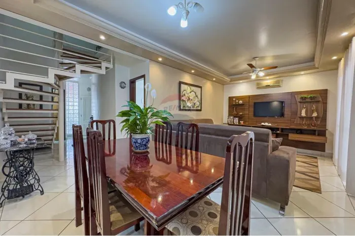 Casa de condominio à venda no San Francisco Village, com 3 dormitórios, 198m², por R$ 789.