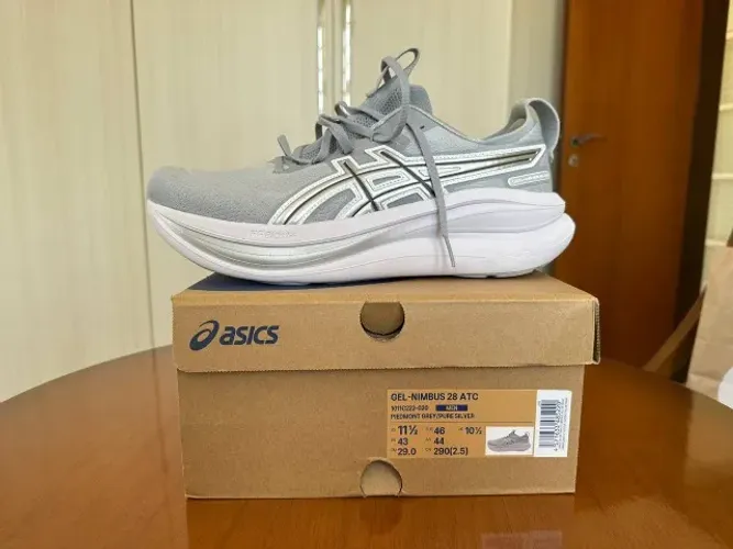 Tênis ASICS Gel Nimbus 28 Tamanho 43 (Versão Asics Track Club)