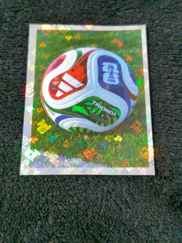 Figurinha Bola Trionda Copa 2026 com Defeito na Impressão.