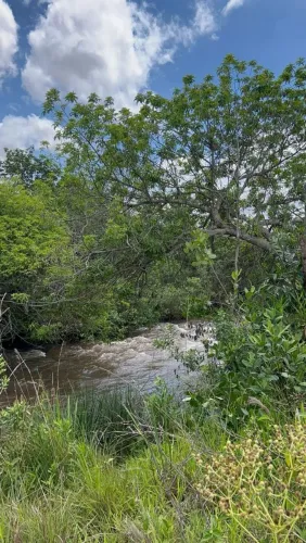 Chácara beira rio