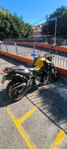 BMW f800R rolo em carro