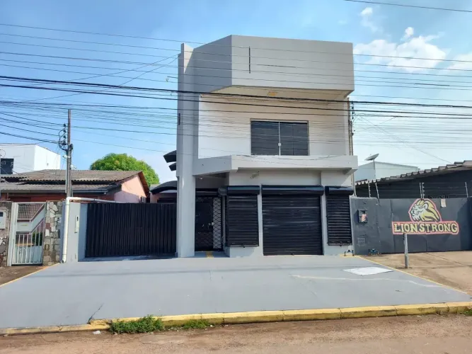 Excelente Prédio com 12 salas + Galpão no Bairro Olaria